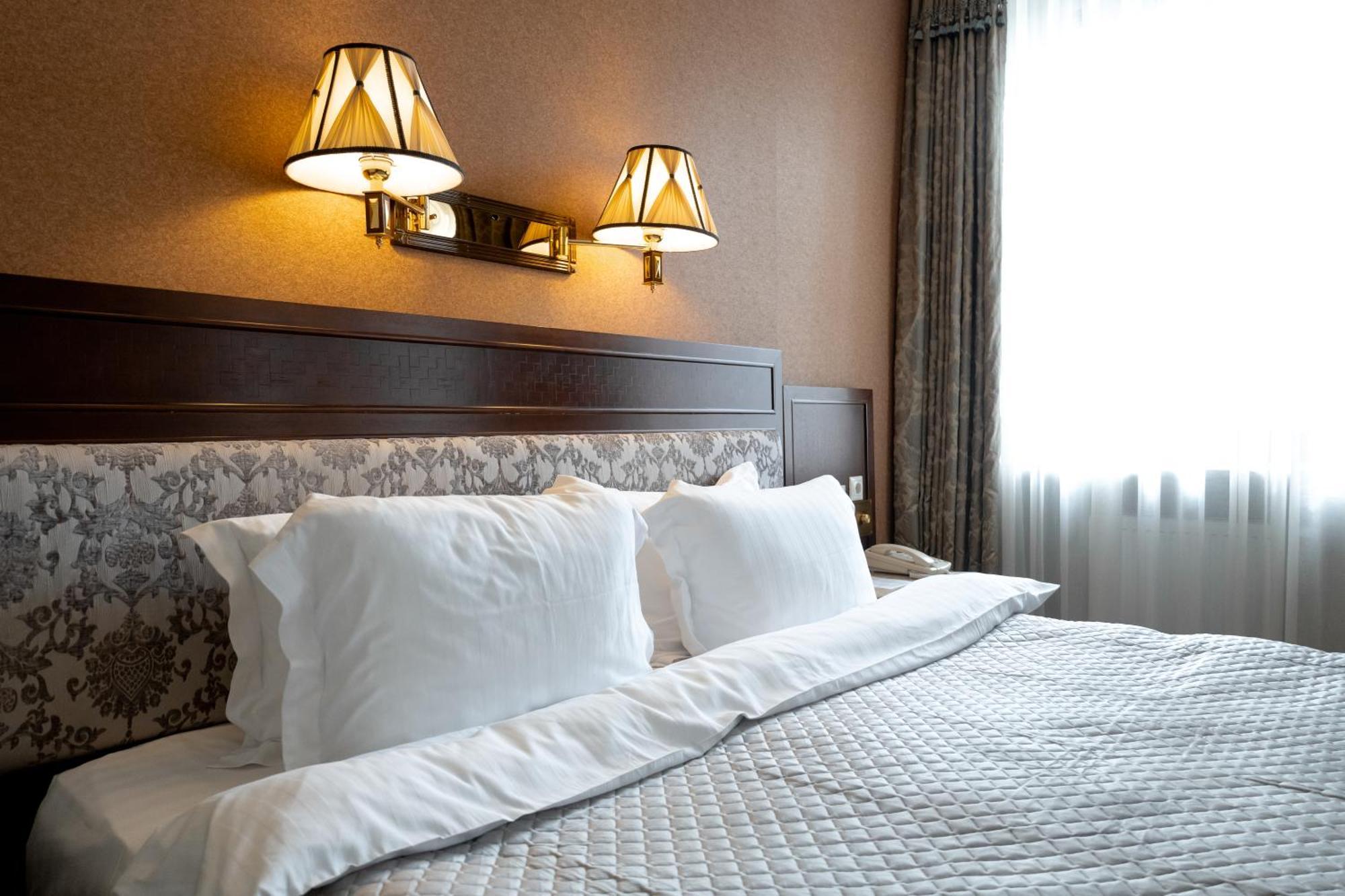 Allureinn Hotel And Spa Chernivtsi Exterior photo